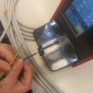 Dělnice/dělník v elektrotechnice