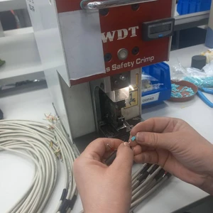 Dělnice/dělník v elektrotechnice